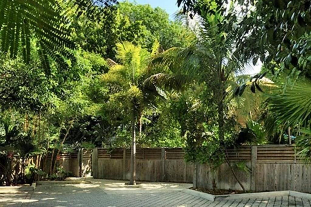 Duval Street Suite W Parking And Pool Key West Exteriör bild